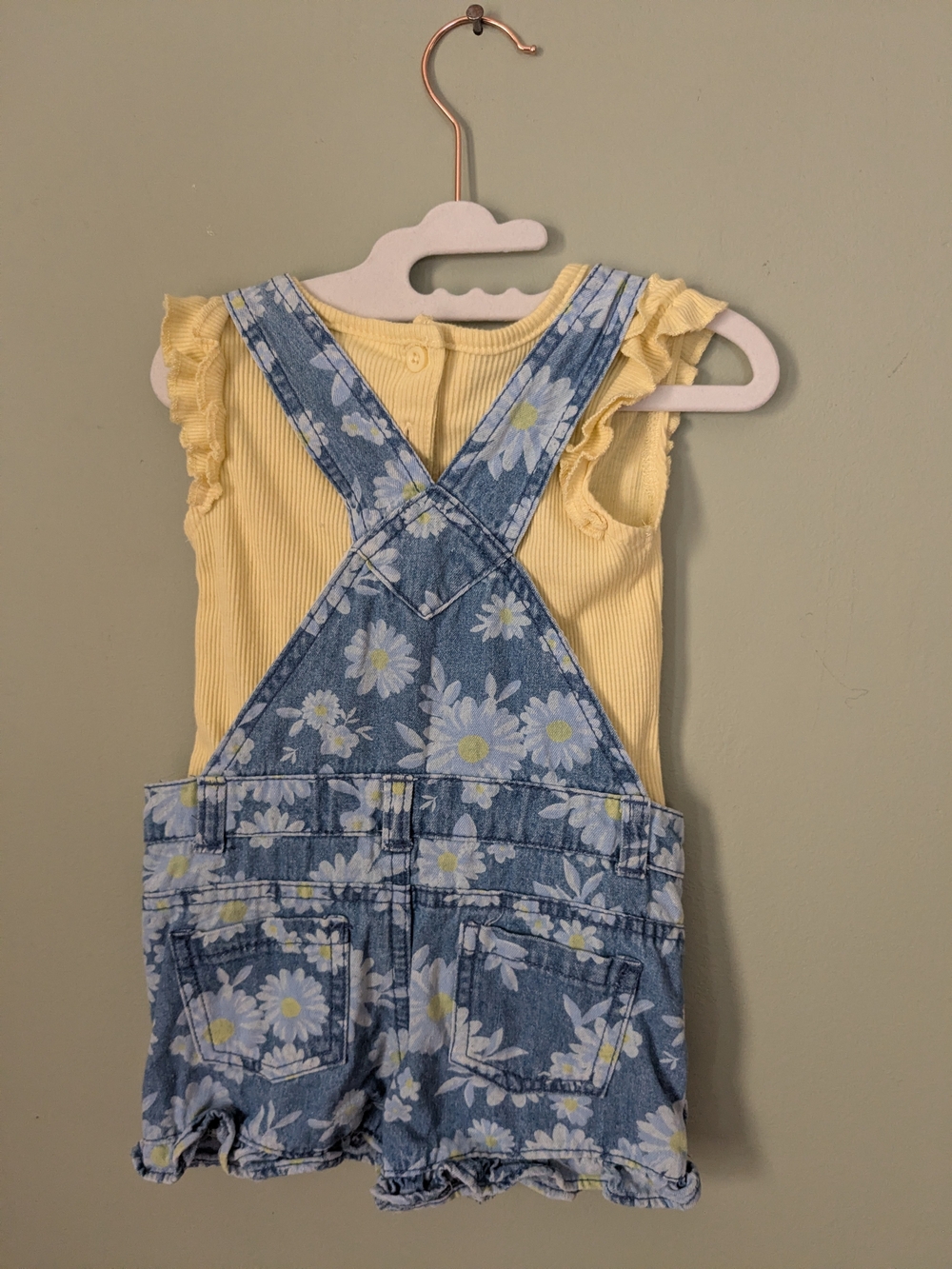 ⭐$7 WHEN BUNDLED⭐Little Lass Blue Floral Denim Shortalls with Yellow Ruffle Tee - Picture 2 of 4